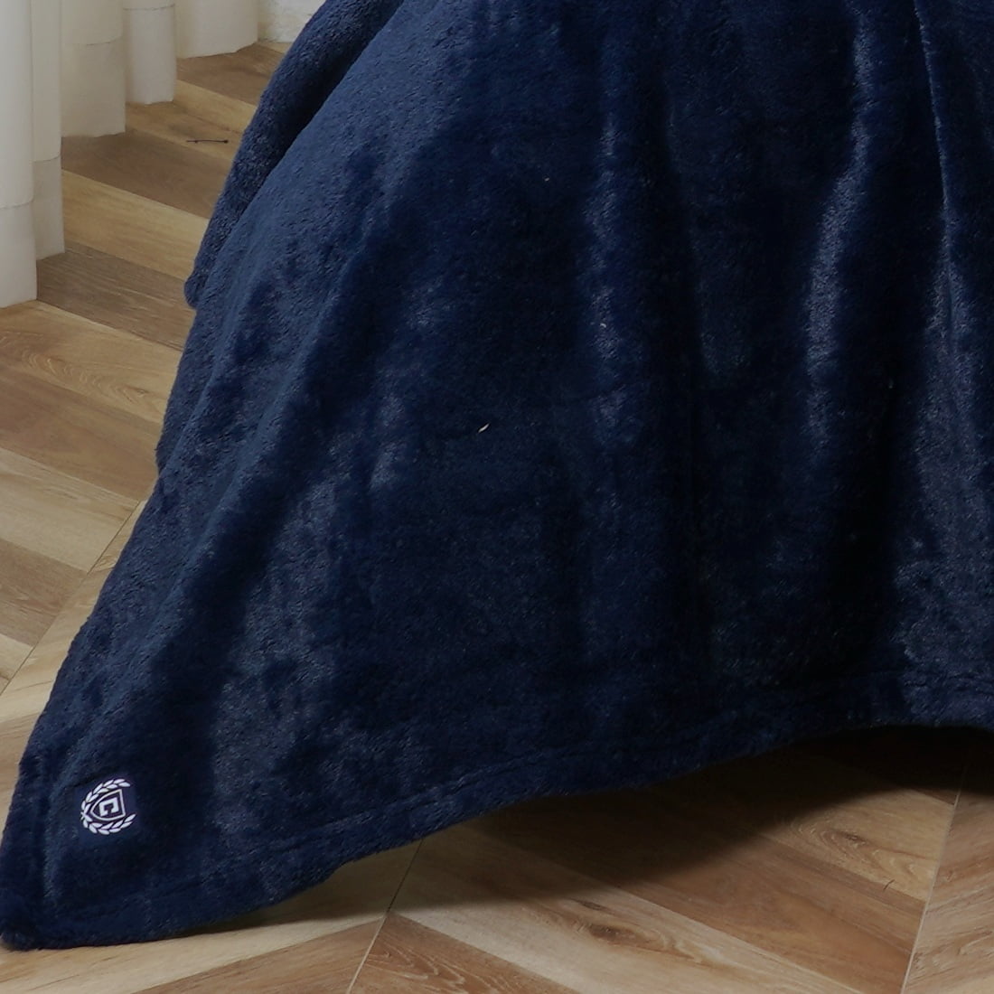 Chaps Plush Bed Blanket with Faux Fur Reverse - Full/Queen 90 X 90, Blue