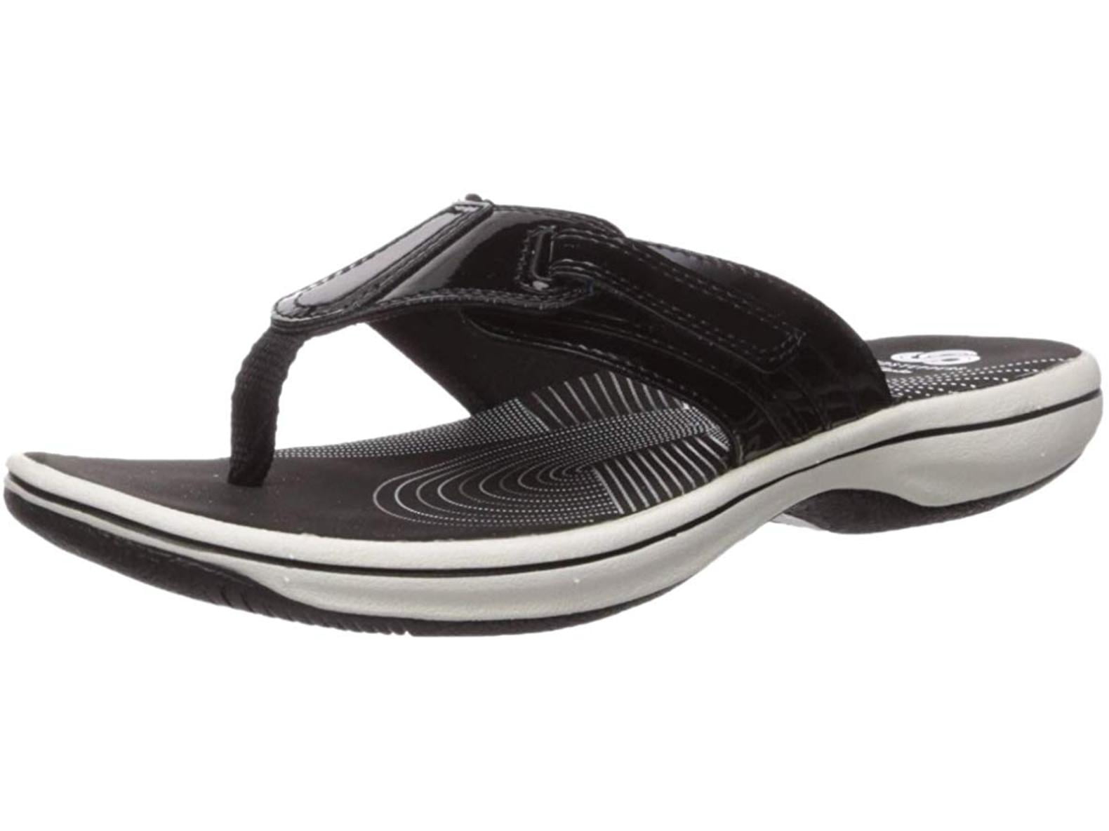clarks black flip flops