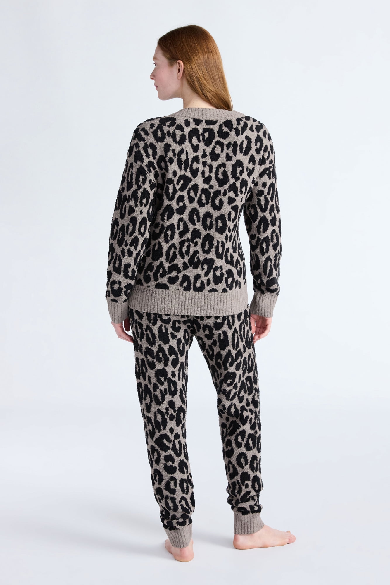 Joyspun Women's Fuzzy Knit V-Neck Top and Joggers Set, 2-Piece, Sizes XS-3X