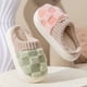 thumbnail image 2 of Zapatillas de algodón cálidas a cuadros para hombres y mujeres, toboganes de suela gruesa y suave, piso de interior, zapatos planos antideslizantes para el hogar, invierno, pareja de moda, 2 of 5