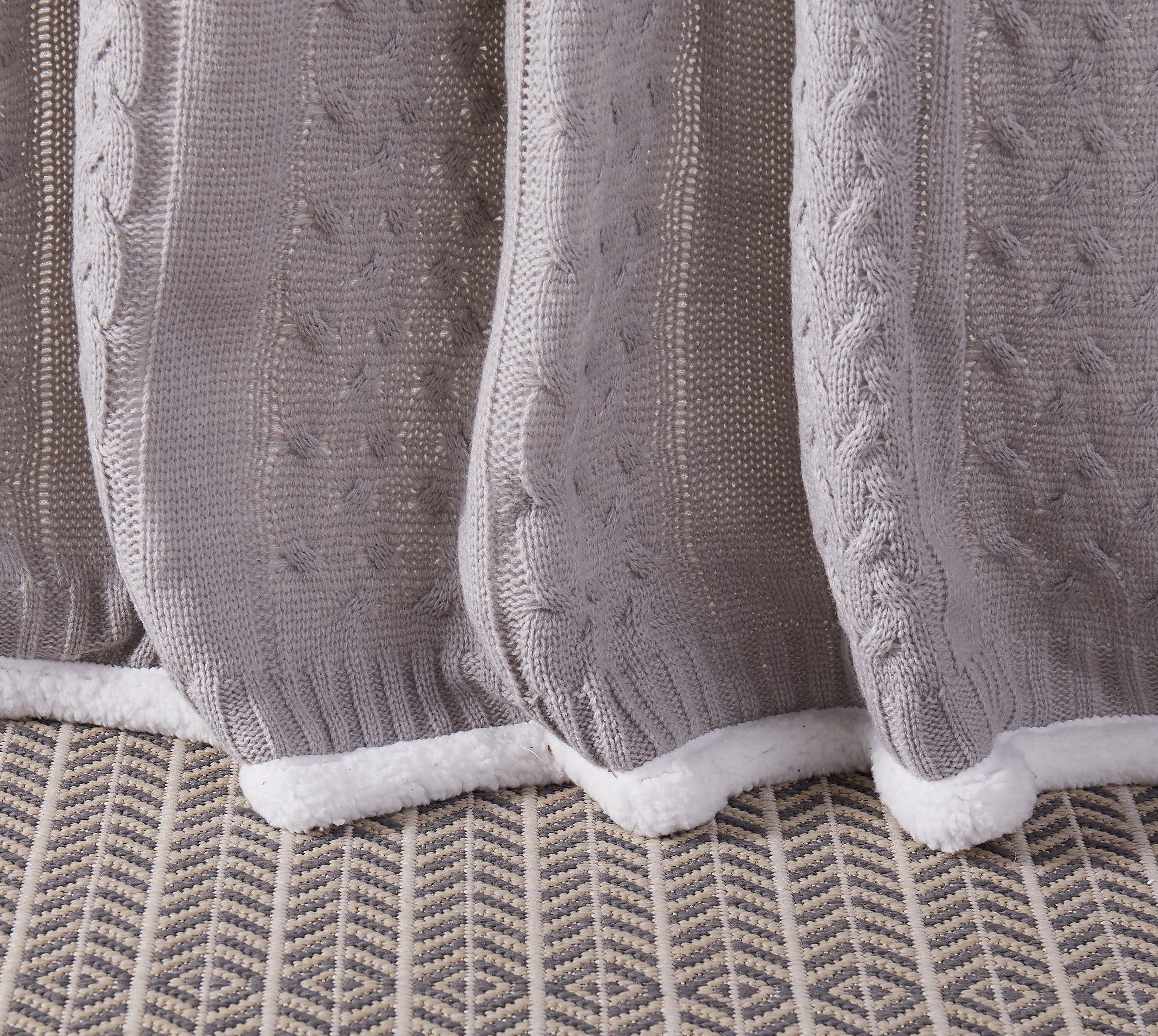 Atri Sweater/Sherpa Throw Grey