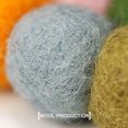 thumbnail image 4 of Cojín redondo de fieltro para posavasos, mano, multicolor, lana, resistente a las manchas, absorbente, 2 uds., 4 of 6
