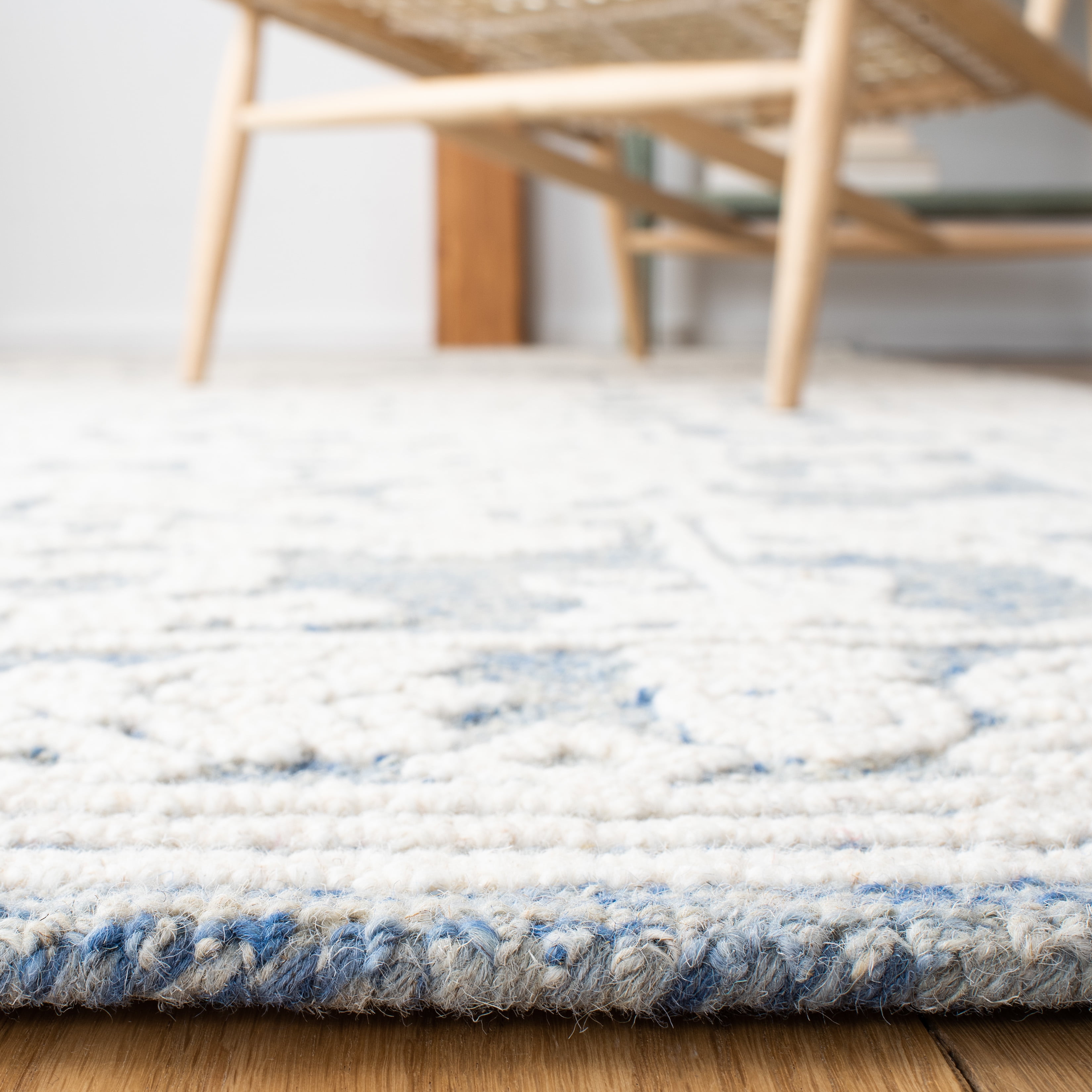 Safavieh Metro Heather Medallion Area Rug, Blue/Ivory, 6' x 6' Round