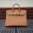thumbnail image 3 of 2025 Bolsos de mujer de piel de vaca de primera calidad Bolsos de platino de alta calidad Bolsos de mujer de cuero genuino de temperamento de moda Bolsos clásicos que combinan con todo, 3 of 5