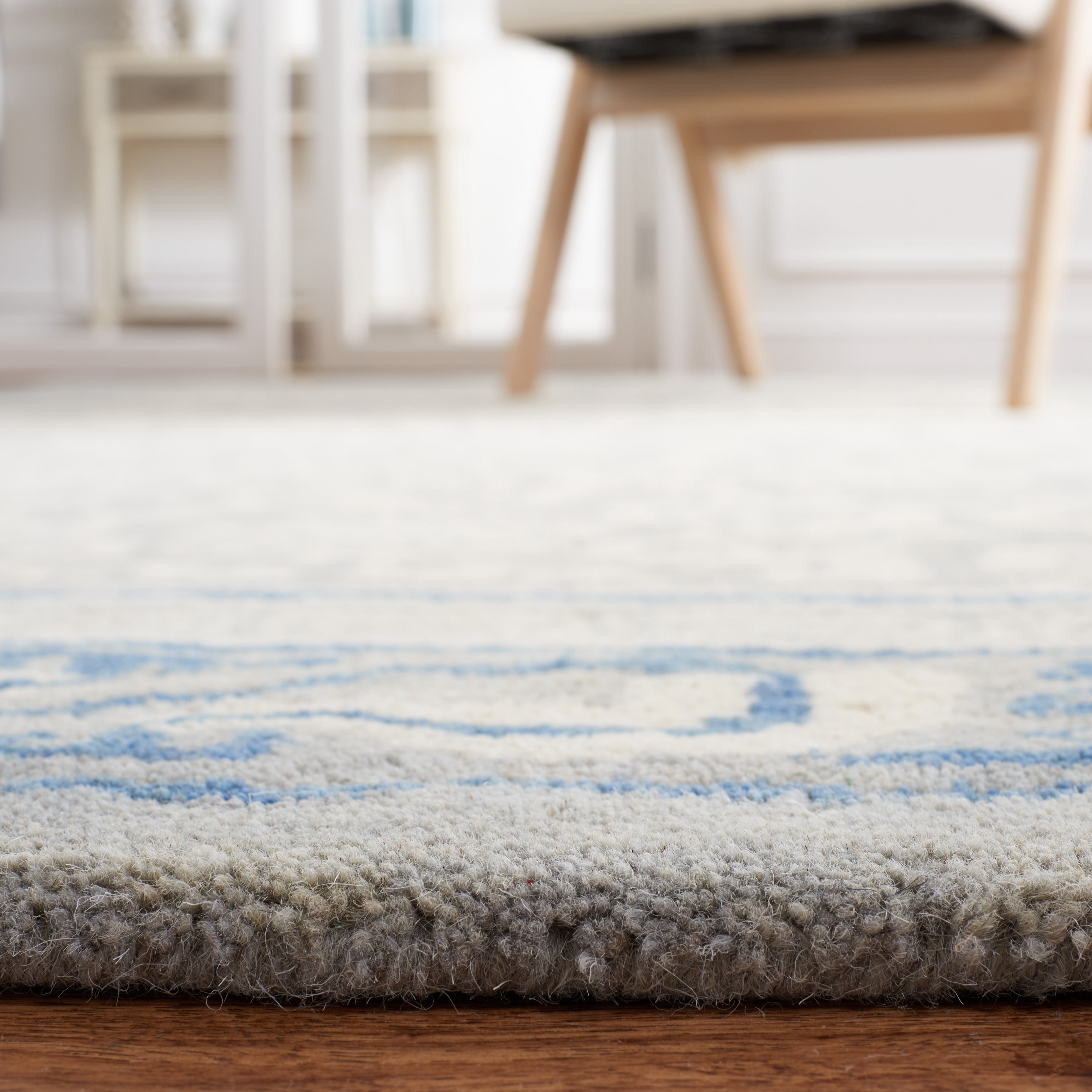 SAFAVIEH Antiquity Tiarnan Oriental Wool Area Rug, Grey/Ivory, 8' x 10'