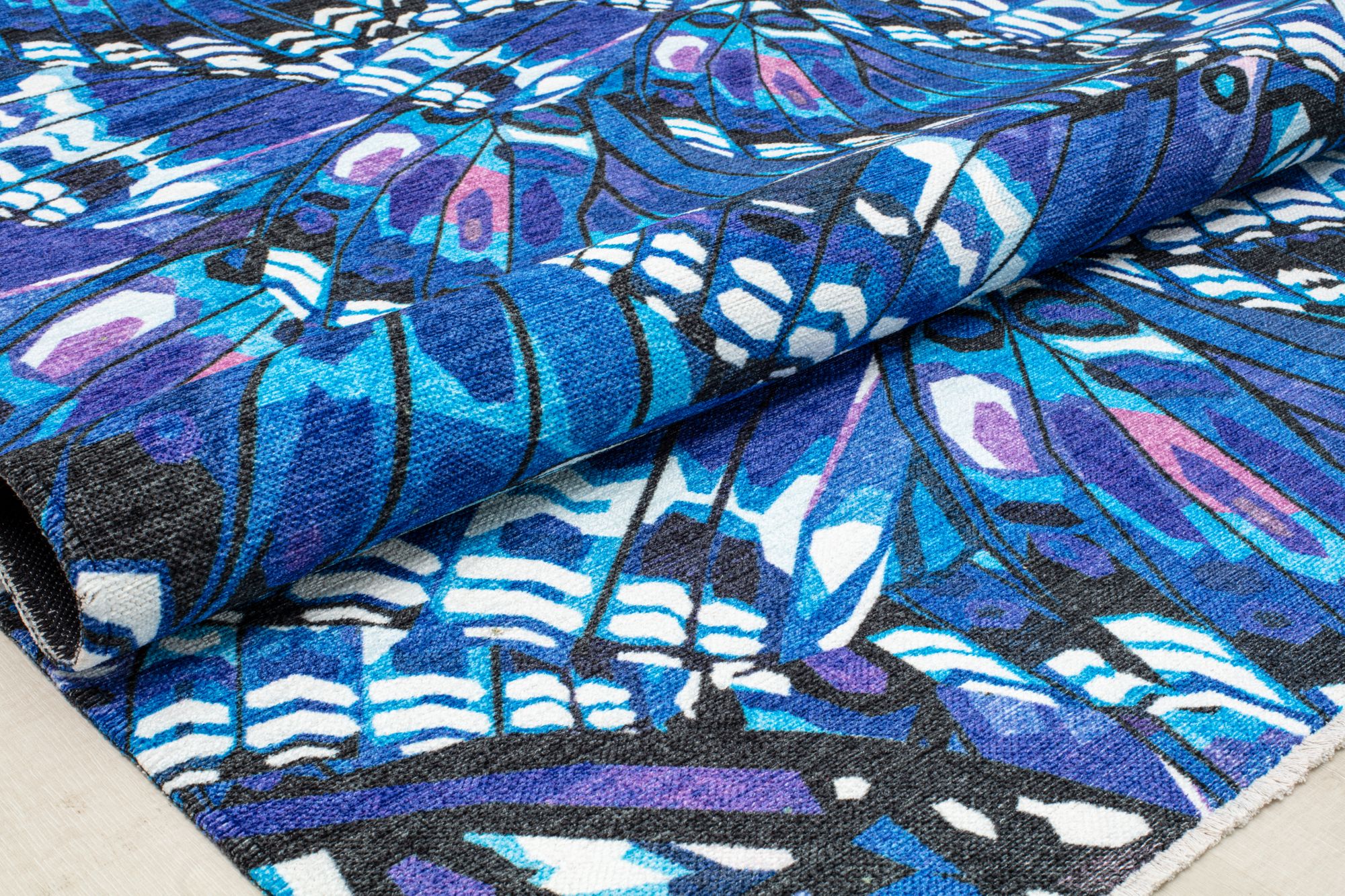 Elizabeth Sutton MI30B Morpho Blue Abstract Modern Blue Area Rug, 2'7" x 4'