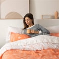 thumbnail image 4 of Juego de edredón Bedsure King Coral Orange con 2 fundas de almohada, 4 of 7
