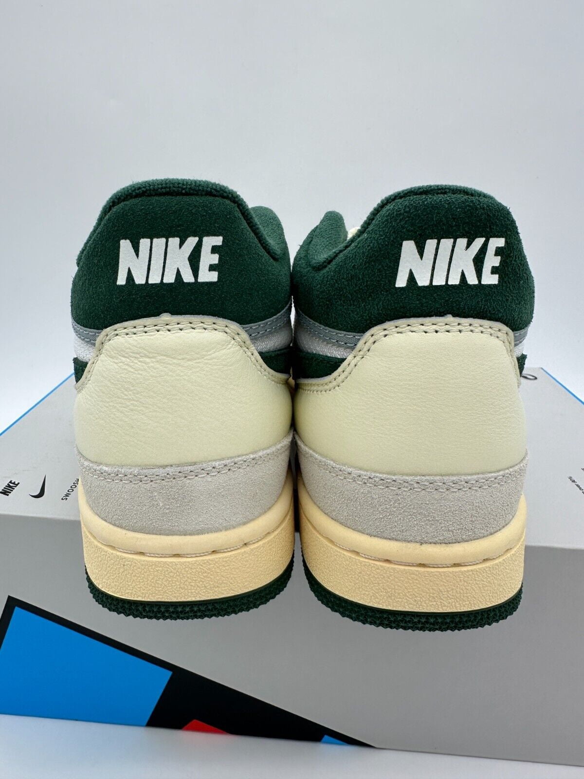 Nike Attack Men's Size 6.5 Women's Size 8 Cream Athletic Shoes FZ2097 100