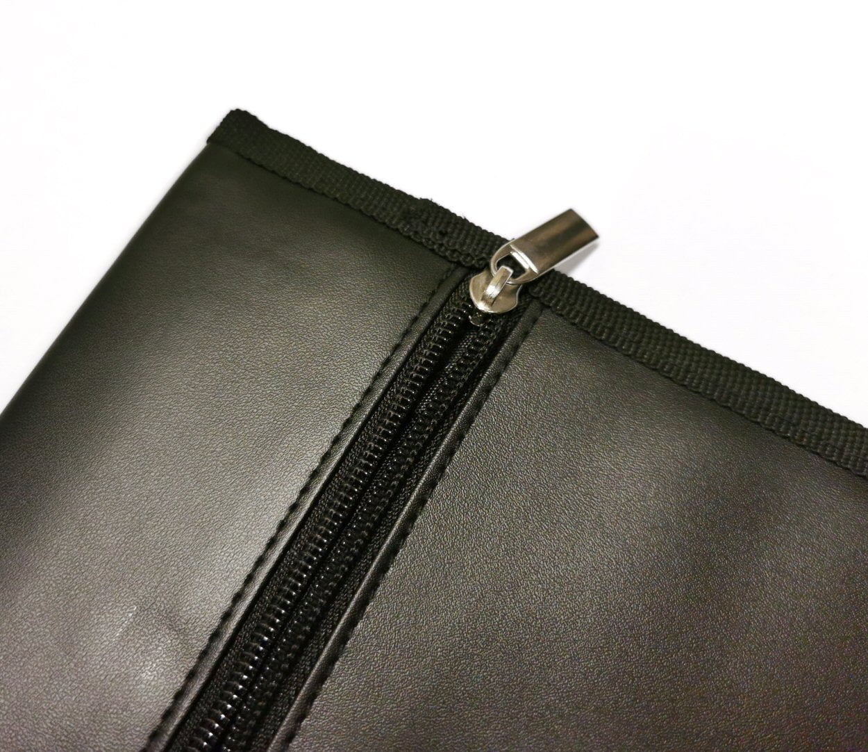Lightweight Faraday Bag For iPad & Tablet Up To 10.2 Inch Wireless Signal Shield
