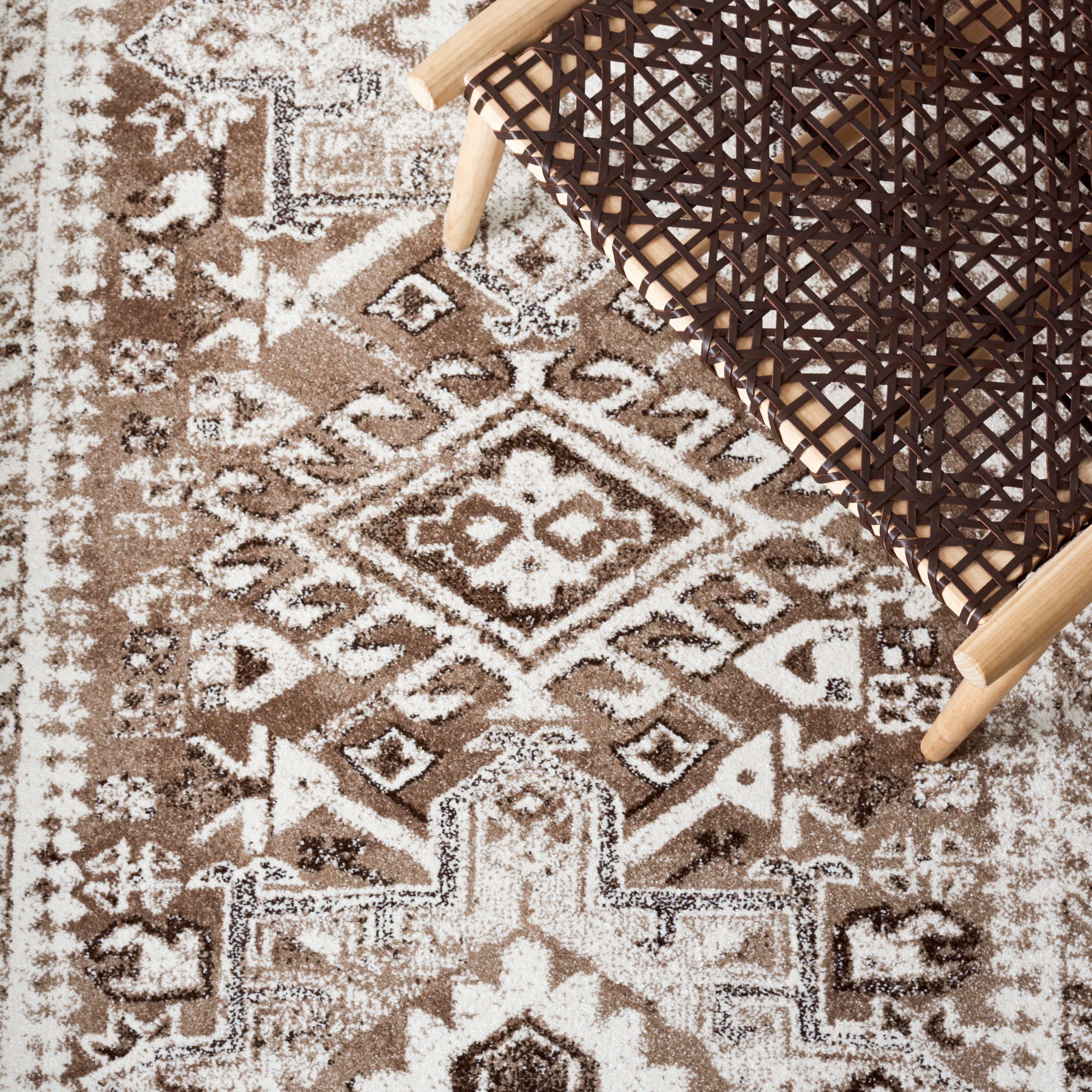 Safavieh Vintage Hamadan Dania Oriental Area Rug, Brown/Ivory, 6'7" x 6'7" Square
