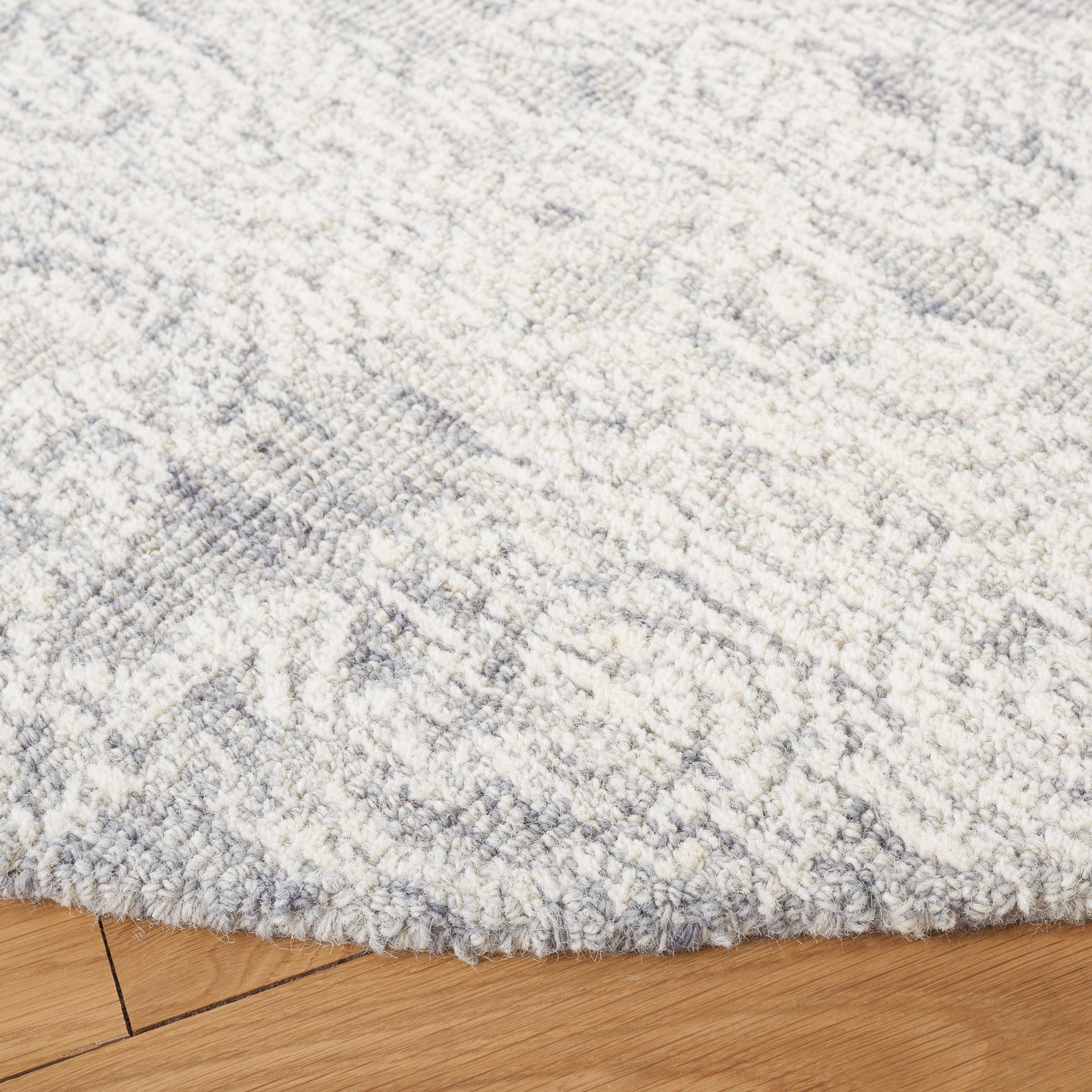 Safavieh Metro Elmer Medallion Area Rug, Light Gray/Ivory, 6' x 6' Round