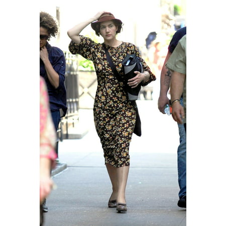 Kate Winslet On Location Film Shoot For Mildred Pierce Film Shoot 95Th Street And 5Th Avenue New York Ny May 4 2010 Photo By Kristin CallahanEverett Collection