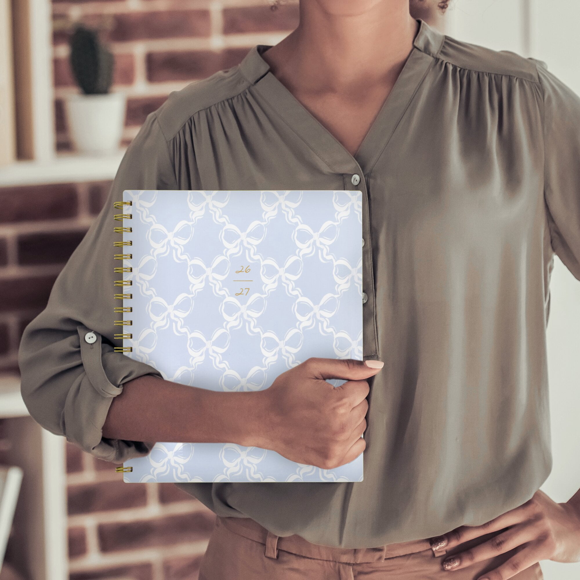 Leah Bisch for Mead Cambridge Academic 2026-2027 Weekly Monthly Planner Bow