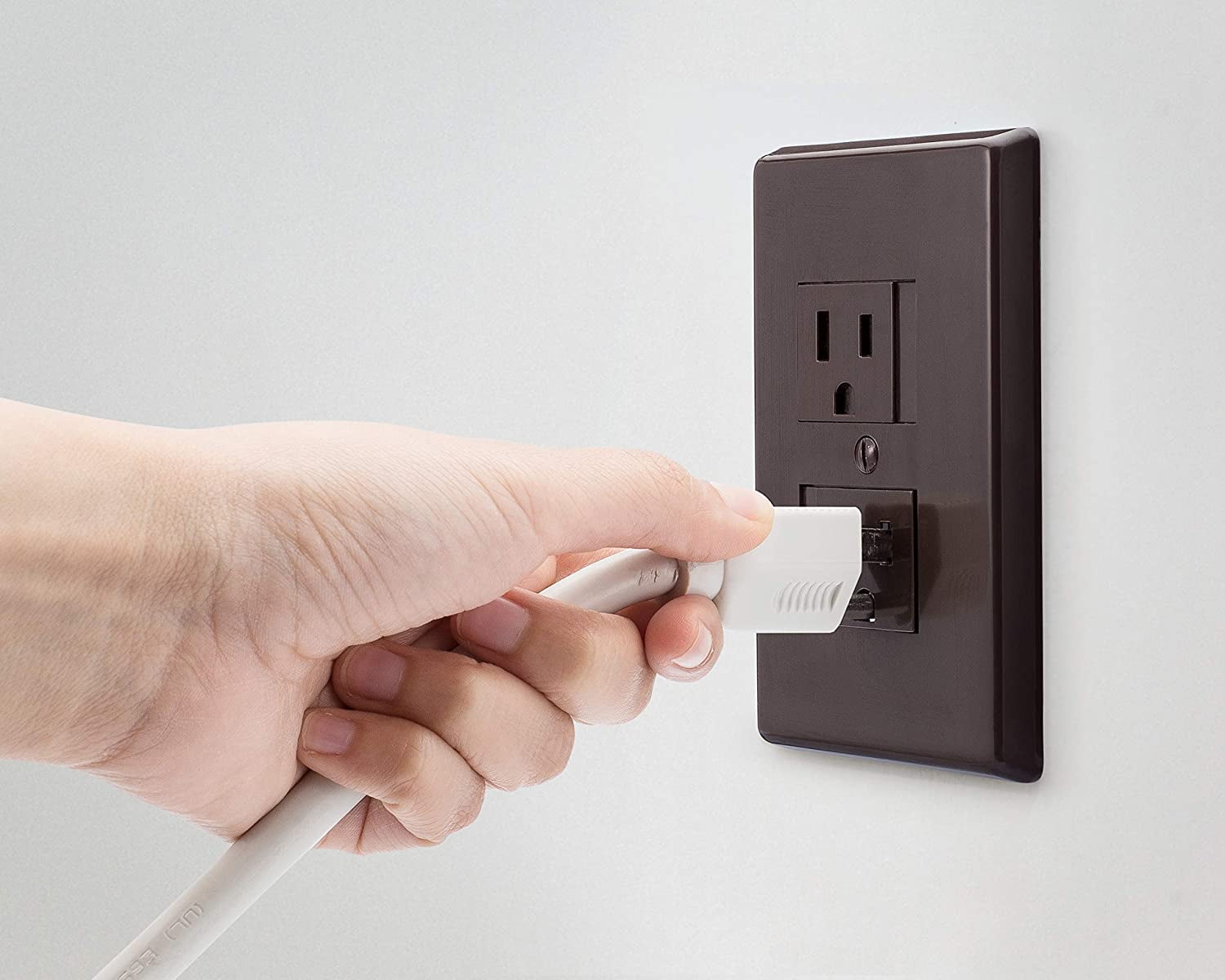 6-Pack Safety Innovations Self-Closing (1Screw) Standard Outlet Covers - An Alternative To Wall Socket Plugs for Child Proofing Outlets, (Espresso)