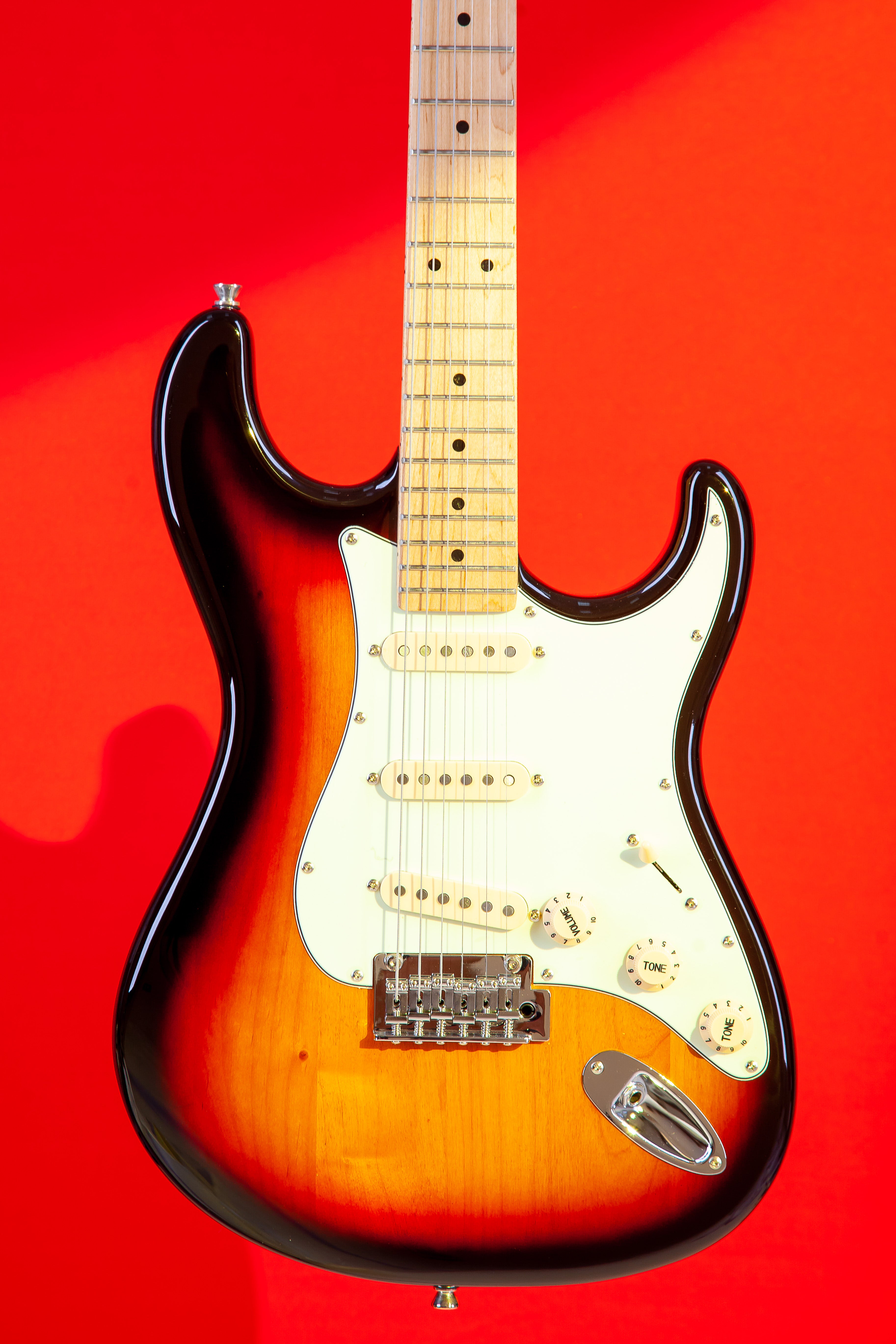 Tagima T 635 CLASSIC-SB-LF/MG Electric Guitar - Sunburst