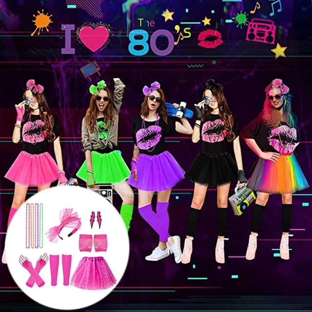 conjunto de disfraz de neón retro de los 80, accesorios de fiesta de los 80 para mujer: cinco modelos centrados con faldas tutú neón (rosa, verde, morado, negro, multicolor), collares neón, pendientes de rayo, diadema de encaje, guantes de red cortos y largos y pulseras; fondo gráfico ochentero y recuadro con los accesorios desplegados.
