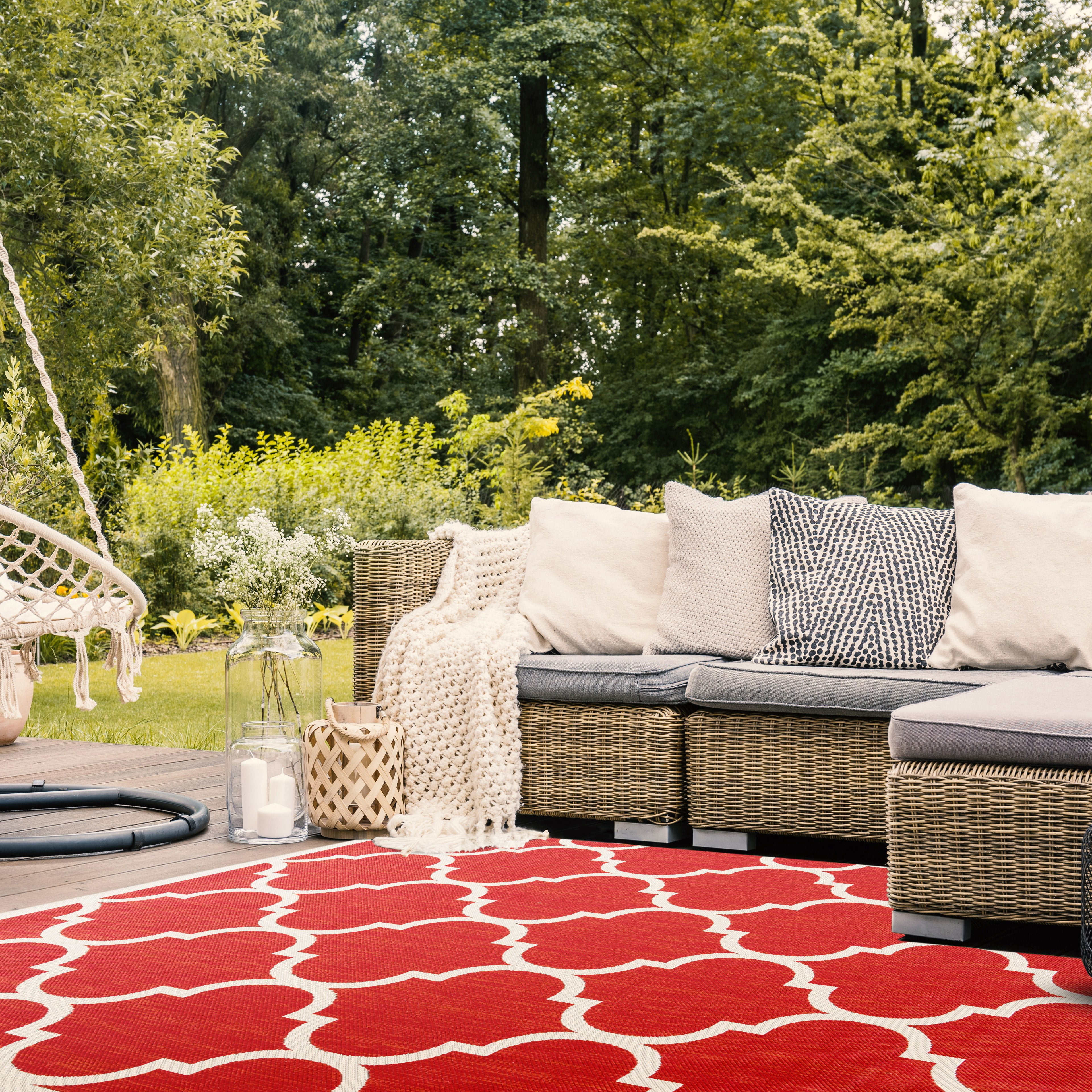 Safavieh Courtyard Alyssa Geometric Indoor/Outdoor Area Rug, Red/Bone, 4' x 5'7"