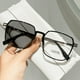 thumbnail image 3 of Las gafas de miopía fotosensibles que cambian de color para hombres y mujeres tienen un marco grande para adelgazar la cara y se pueden equipar con anteojos para convertirlos en anteojos grises con, 3 of 6
