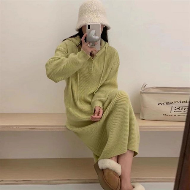 Vestido tipo suéter de punto con capucha de estilo coreano para mujer, otoño e invierno, suave y glutinoso, por encima de la rodilla, falda interior de longitud media