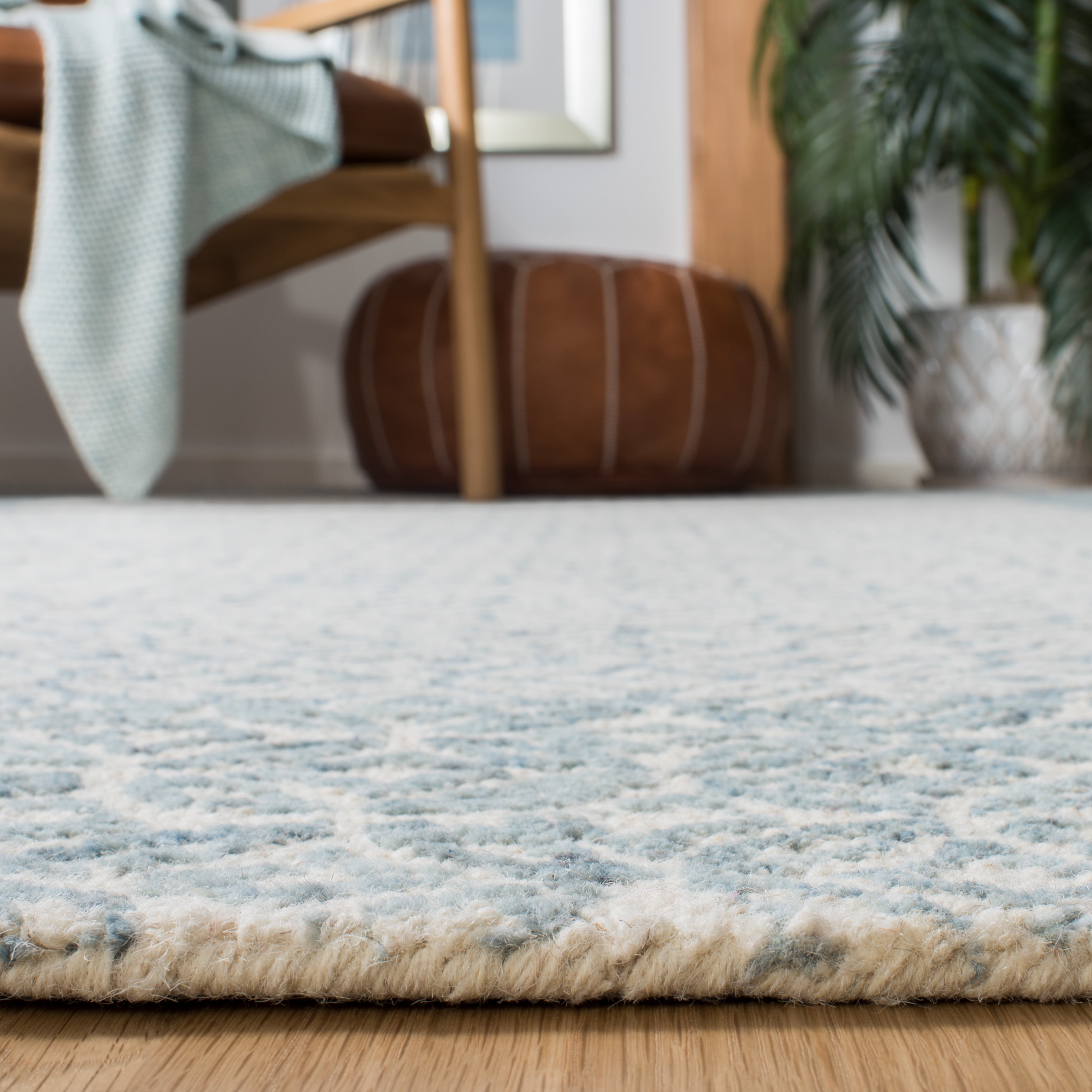 SAFAVIEH Abstract Annandale Geometric Runner Rug, Blue/Ivory, 2'3" x 6'