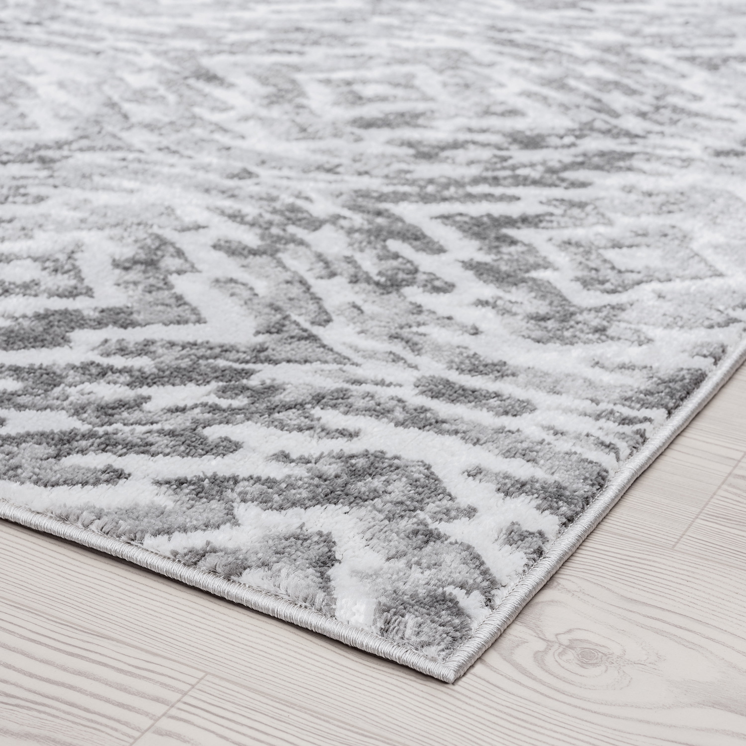 Contemporary 4x6 Area Rug (4' x 5'3'') Geometric Gray, White Indoor Rectangle Easy to Clean