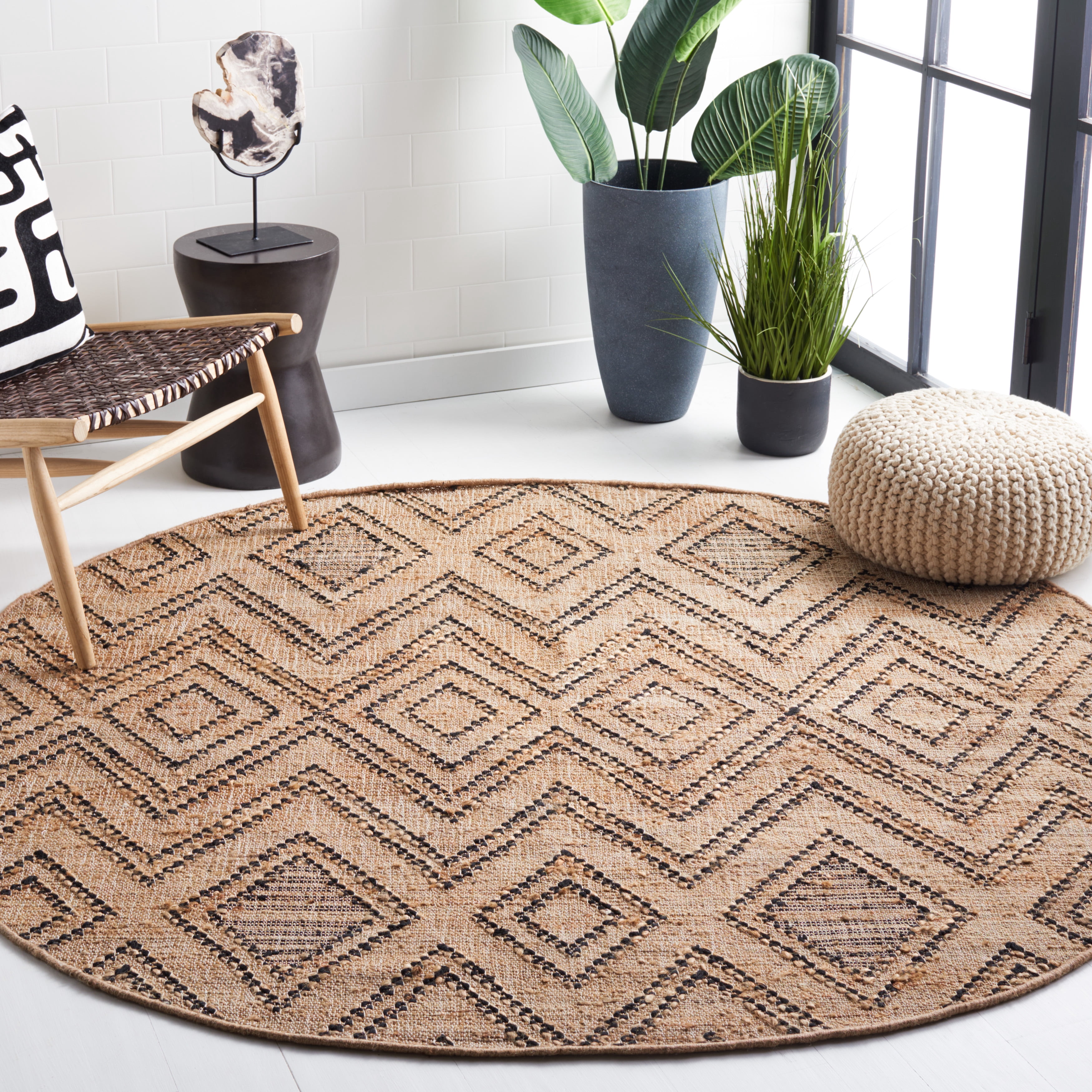 SAFAVIEH Natural Fiber Talbot Geometric Area Rug, Black/Natural, 6' x 6' Round