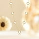 thumbnail image 3 of Collar JeenMata con Estación de Flores Blancas Baño en Oro Amarillo, 3 of 6