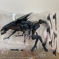 thumbnail image 2 of NECA-Alien Red Queen Mother Figura de acción de lujo, regalos de juguetes de modelos de colección zhangmengya LED, 2 of 2