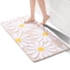 thumbnail image 1 of Alfombra de baño con margaritas amarillas, antideslizante y absorbente, 60 x 120 cm, alfombra de ducha suave Floral Haven, 1 of 7