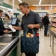 thumbnail image 5 of Bolsa de supermercado plegable y reutilizable | Tela Oxford impermeable | Bolsa de compras de gran capacidad de 40 l con asas reforzadas para viajes y playa, 5 of 6