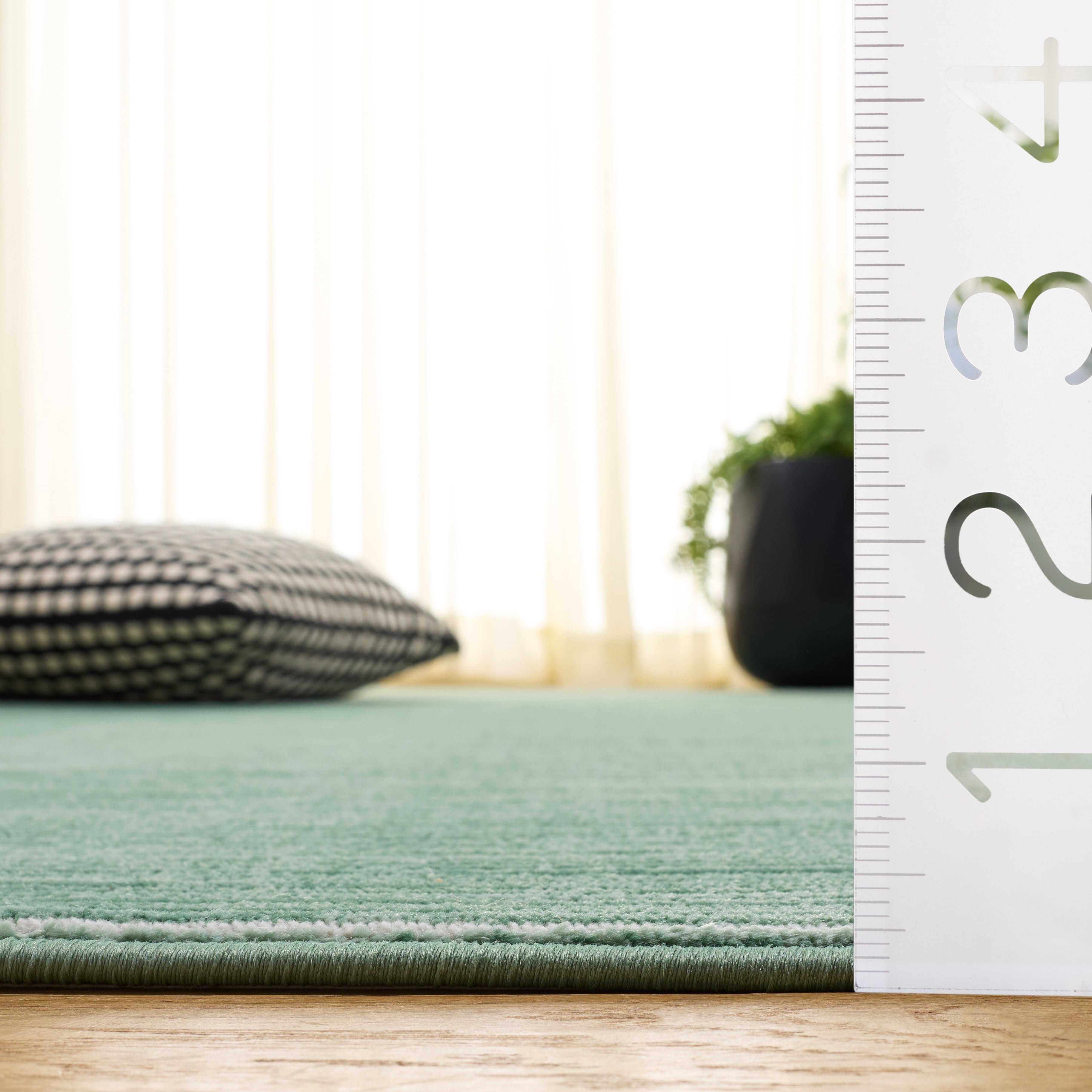 SAFAVIEH Vision Adrasteia Overdyed Solid Area Rug, 5'1" x 7'6", Light Green - Modern Design, Light Green, Non-Shedding & Easy Cleaning, Ideal for Living Room, Bedroom, Dining Space