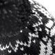 thumbnail image 3 of Beechfield - Gorro de punto con diseño Fair Isle con pompón unisex (negro/blanco), 3 of 3