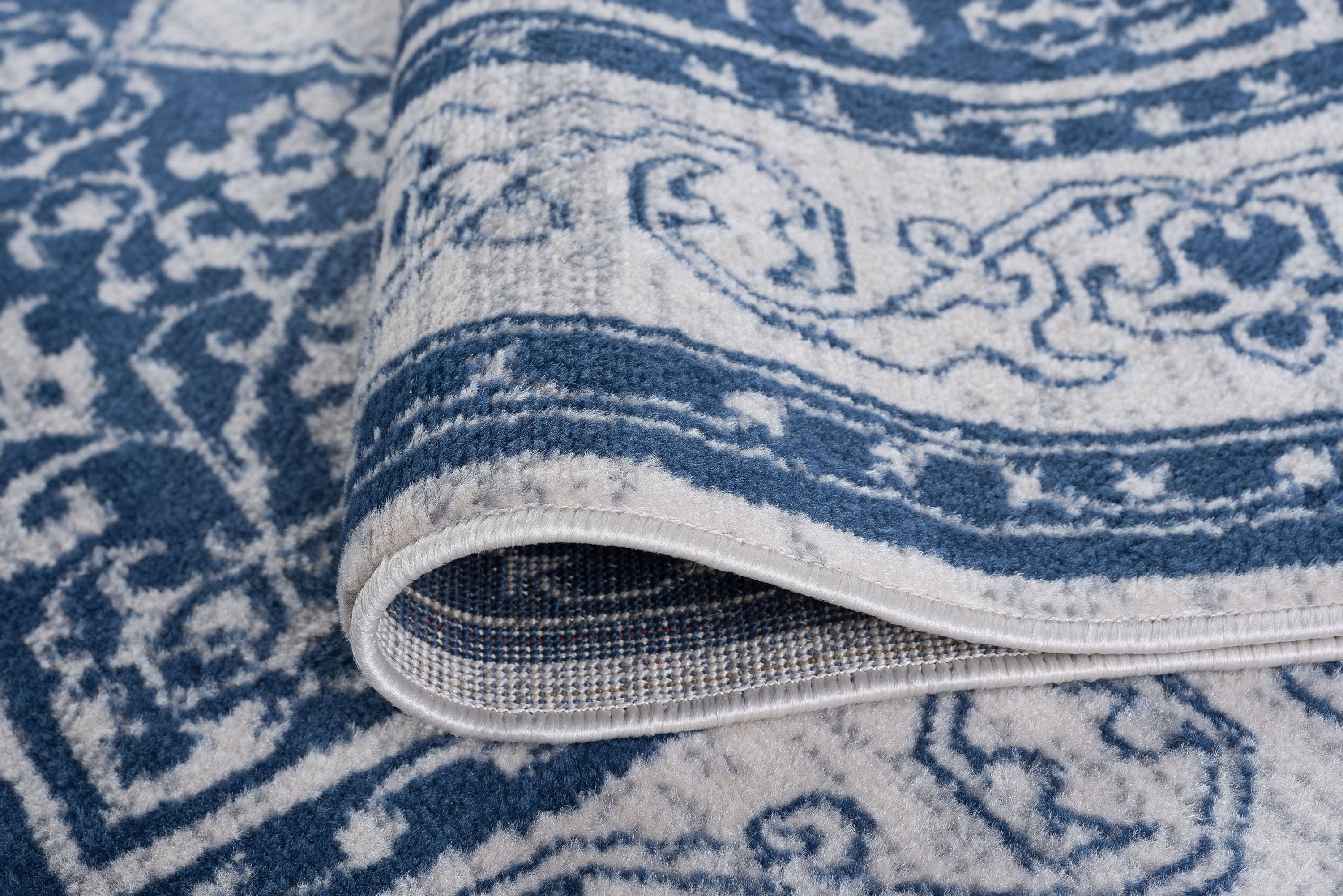 Madison Traditional 5' x 7' Navy and Cream Polypropylene Indoor Area Rug