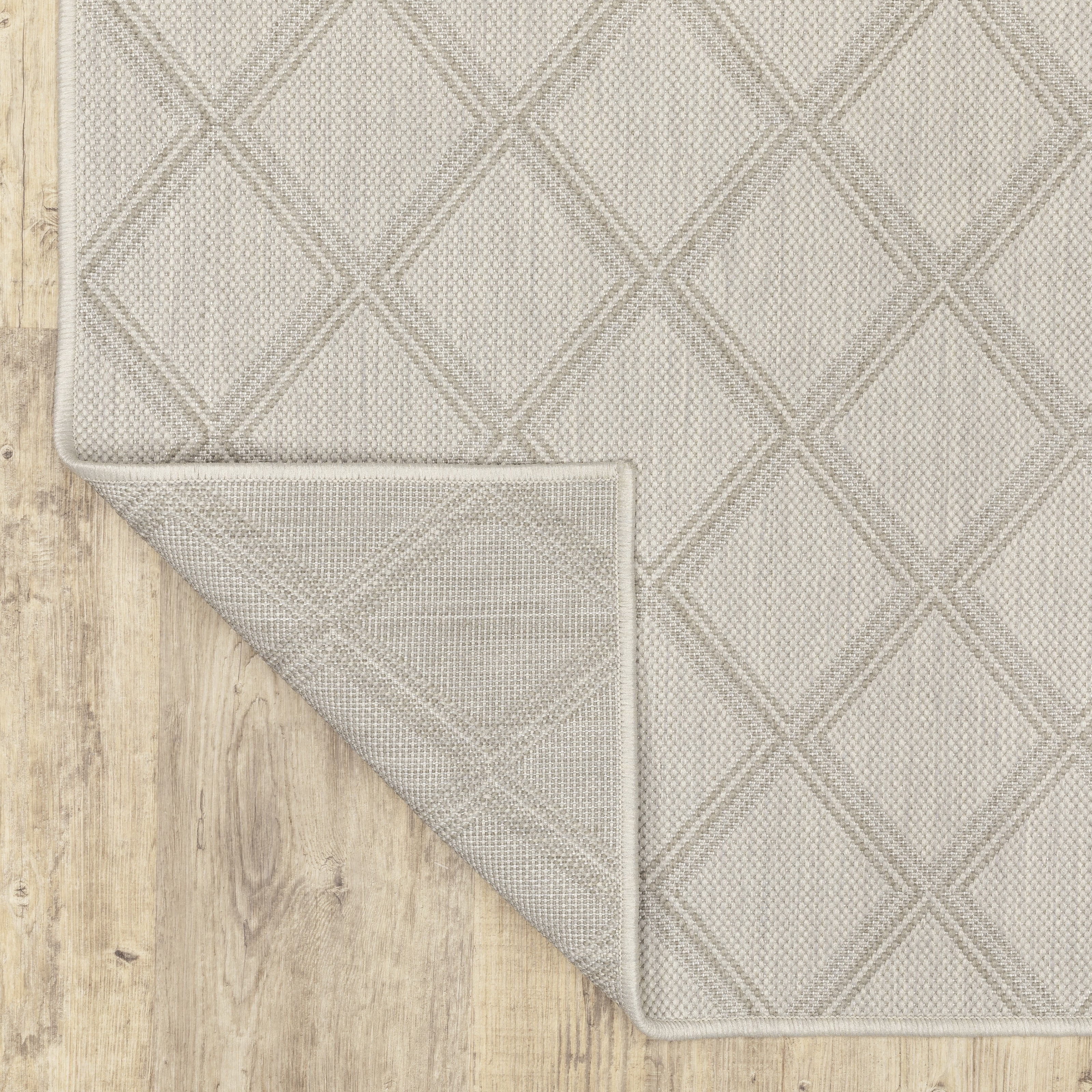 Avalon Home 6' x 9' Ivory and Gray Geometric Outdoor Rug