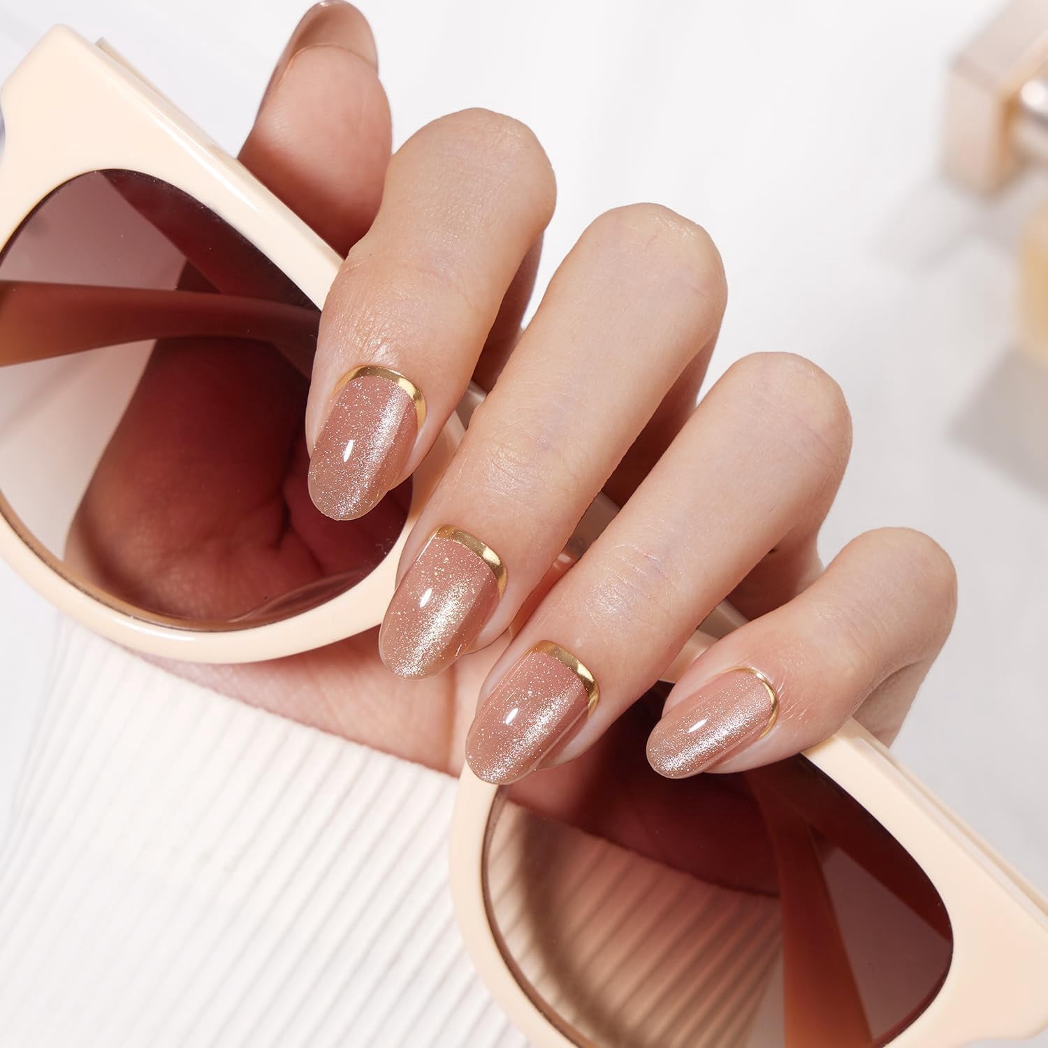 VSALON Press On Nails Short, 32 Pcs 16 Sizes Cat Eye Press On Nails Oval Fake Nails Gold Foil Design Sparkly Shimmer Gel With UV Glue Reusable Stick On Nails Semi-transparent Fall Gift For Women