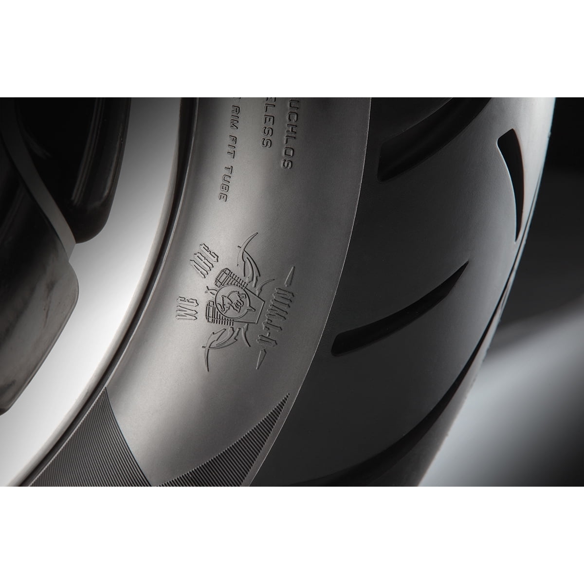 Metzeler ME 888 Marathon Ultra Rear Tire 200/60R-16 (2704000)