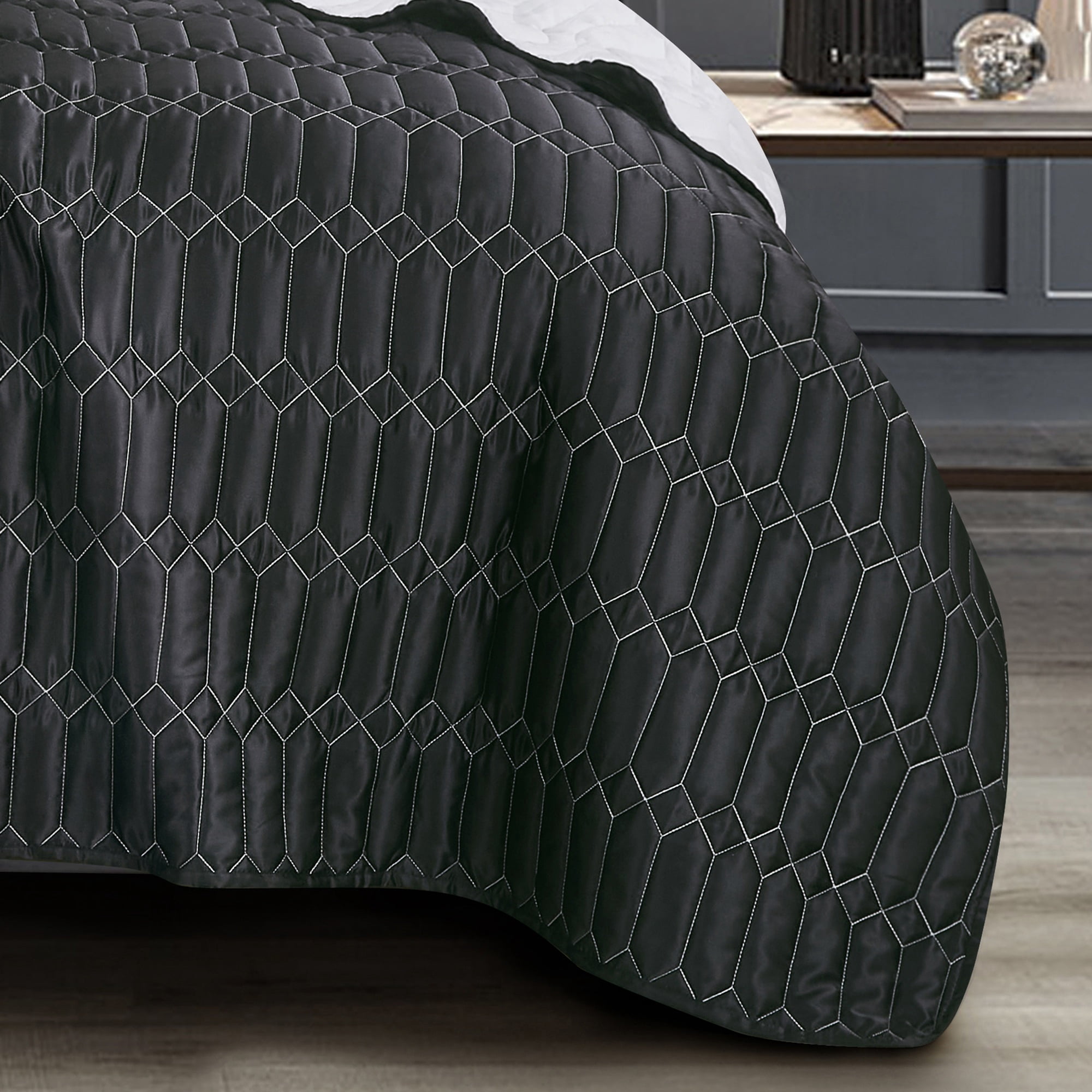 Evjk 3-Piece Decorative Lightweight Bedspread Set – Breathable, Satin with Minimalist Solid, King