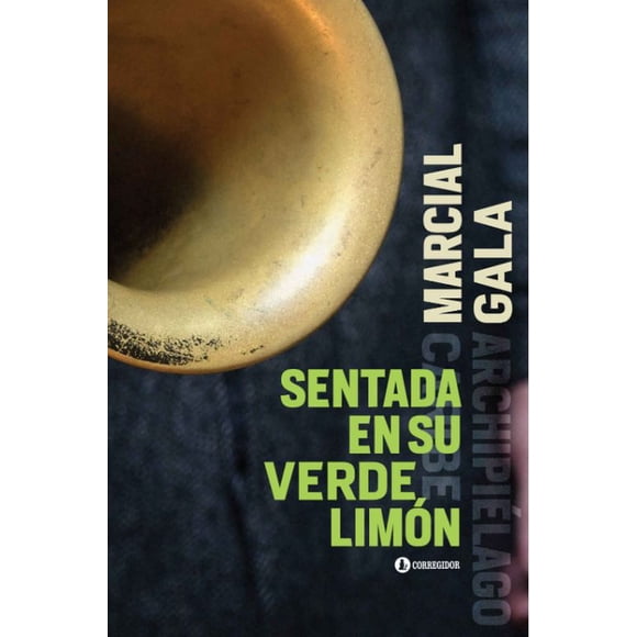 Sentada en su verde limón