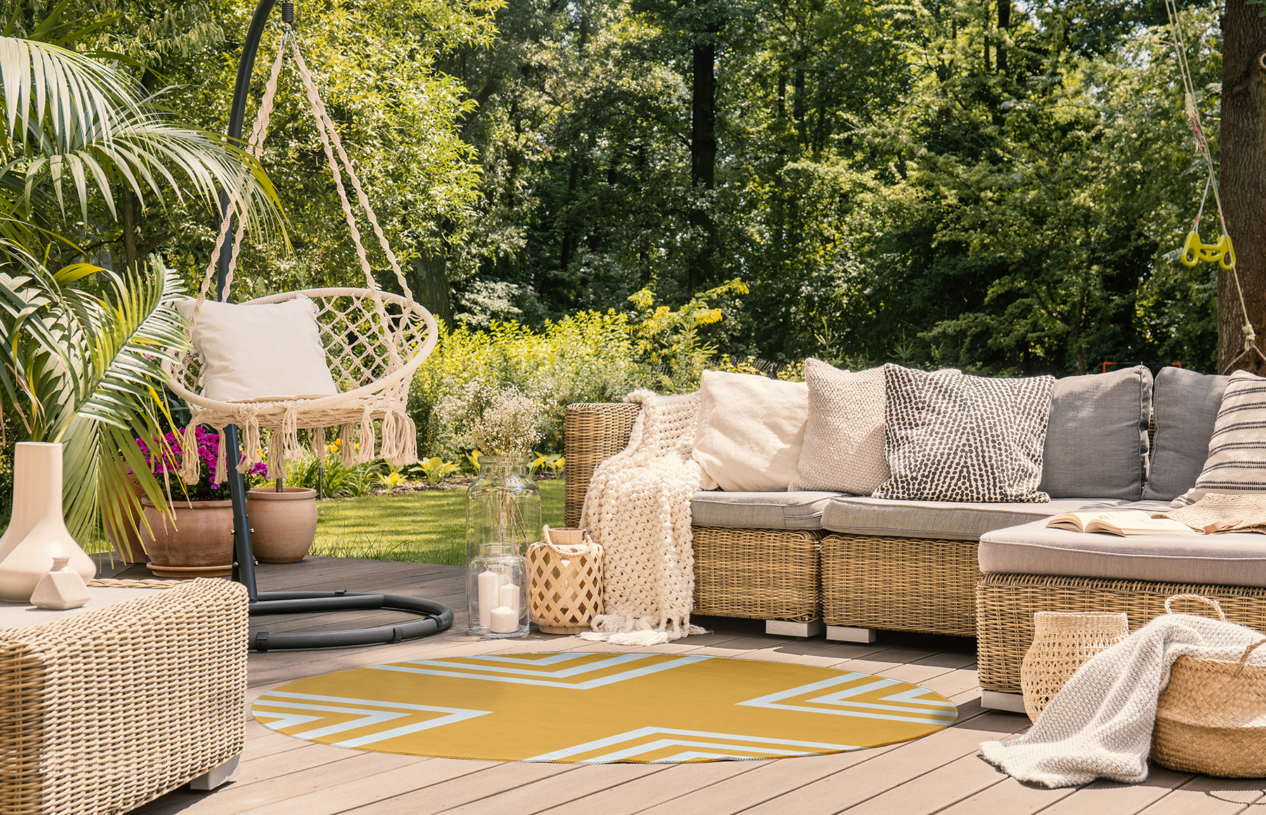 5' Round Simply Daisy Corner Stripes Modern & Contemporary Chenille Area Rug, Egg Yolk Yellow