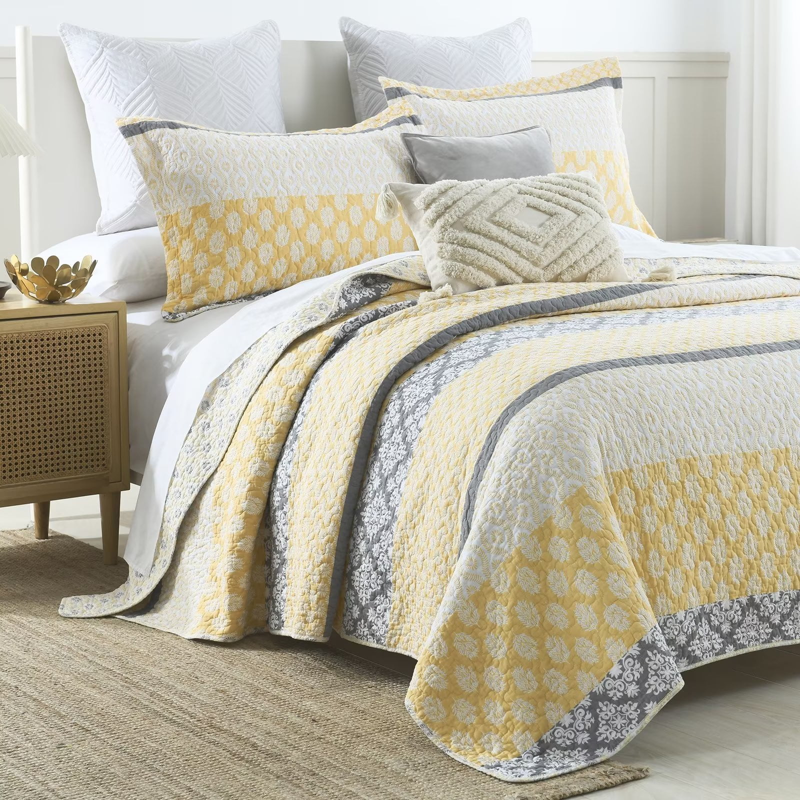 PANGUSHAN 100% Cotton Yellow Quilt King Size, King Quilt Bedding Set Quilted Bedspreads, Lightweight Reversible Floral Comforter for King Bed, All Season, Yellow/Gray, 3 Pieces
