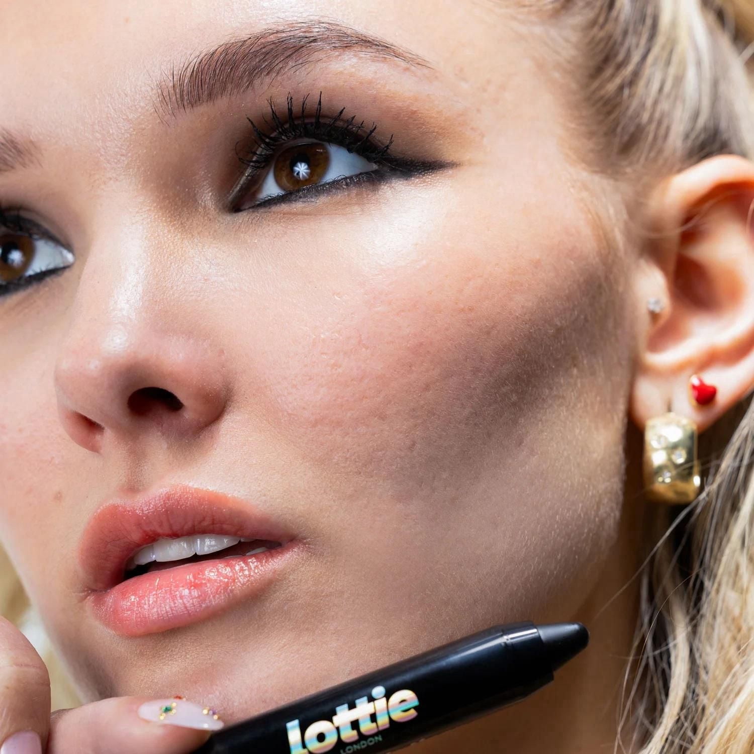 Lottie London - Last Night's Liner Ultimate Black - Smokey Eyeliner Crayon à pointe épaisse - 0.12 oz