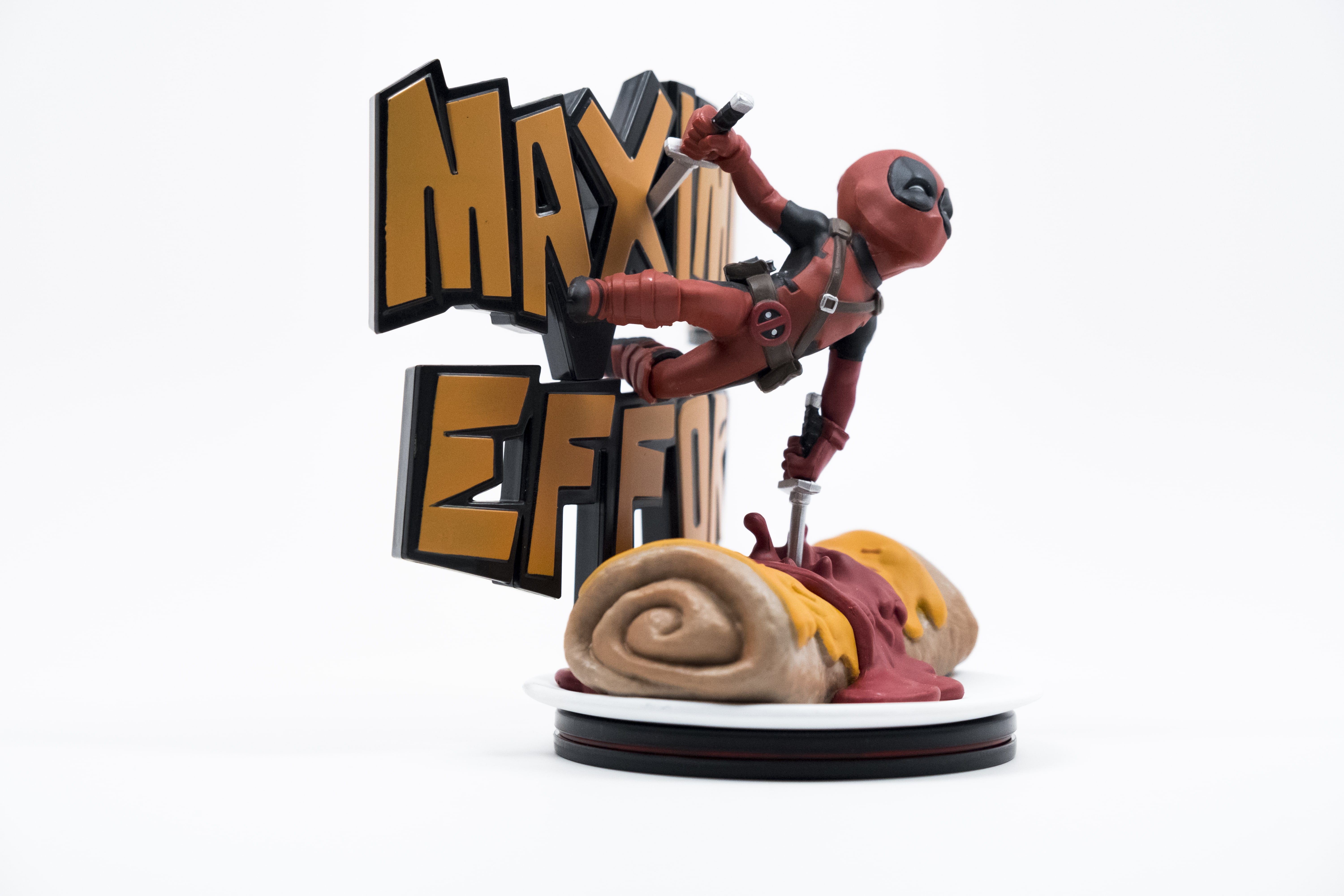 Marvel's Deadpool Maximum Effort- QMx 4.75 inch Q-Fig Diorama