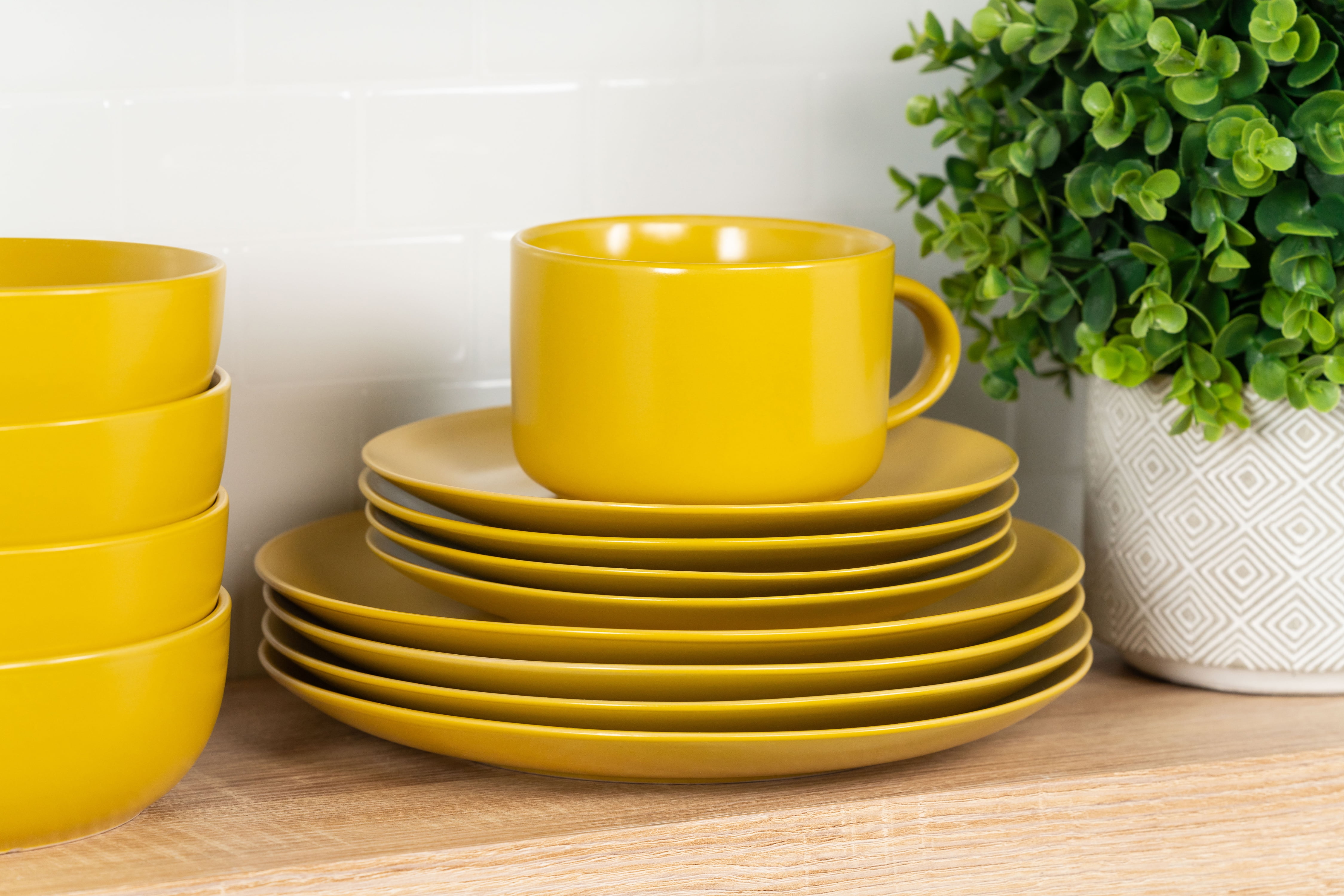 10 Strawberry Street Wazee Matte 16 Piece Coupe Dinnerware Set, Honey Gold