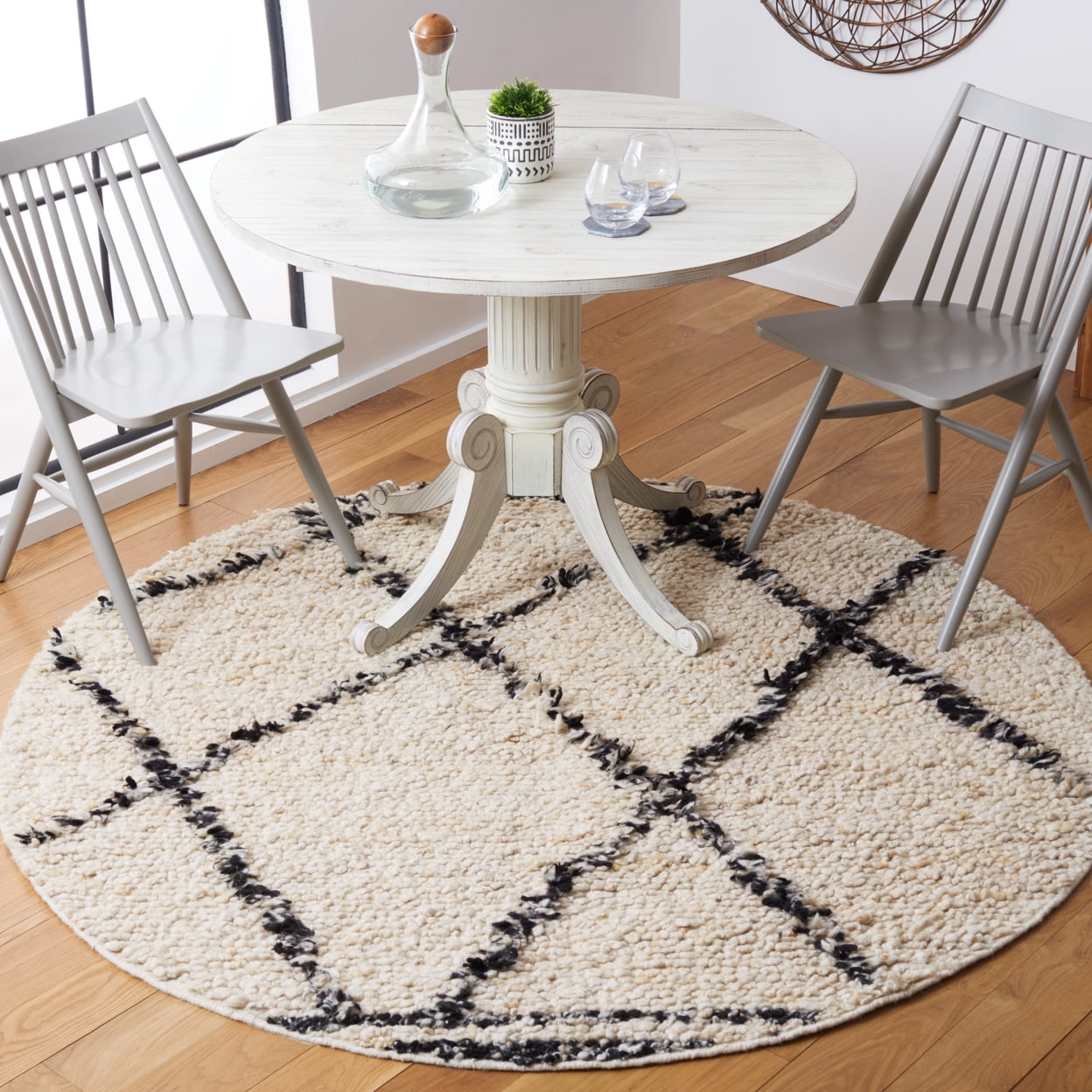 SAFAVIEH Manhattan Kayleah Diamond Area Rug, Ivory/Black, 5' x 8'