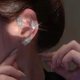 thumbnail image 4 of Pendientes de circonita con forma de puño para mujer, de circonita, sin perforación, para cartílago, chapados en oro platino, elegantes joyas para niñas------Código de producto 76223, 4 of 5