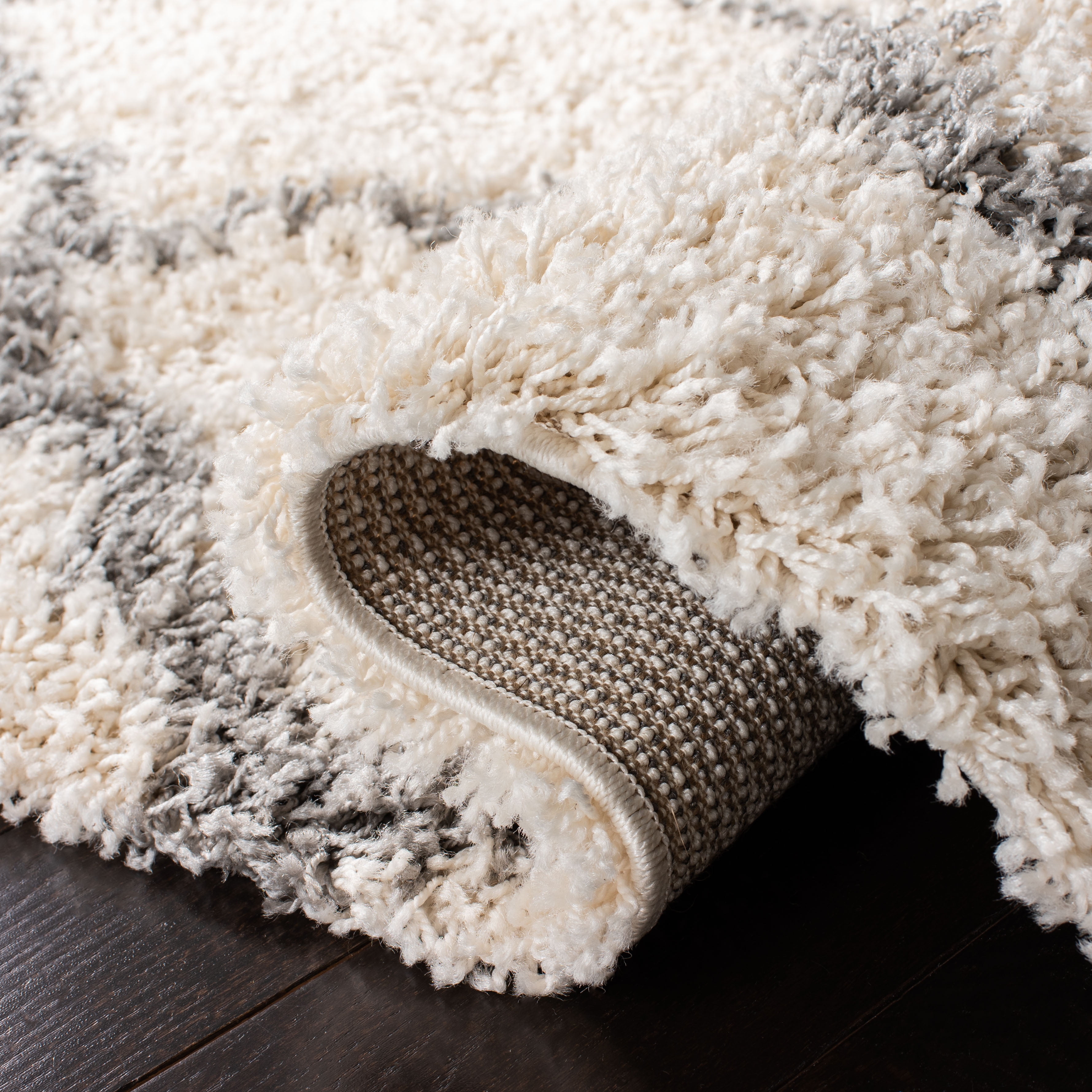 SAFAVIEH Daley Geometric Plush Shag Area Rug, Ivory/Grey, 4' x 4' Square