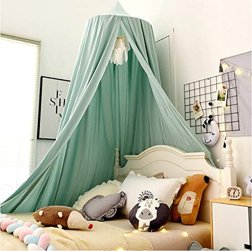 bed with canopy