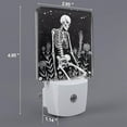 thumbnail image 2 of Balery Vintage Black white Plant skull Luz Nocturna LED con Sensor Automático, Enchufe con Sensor Crepuscular, Luz Suave de 0.5W para Dormitorio, Pasillo, Baño-UK, 2 of 7