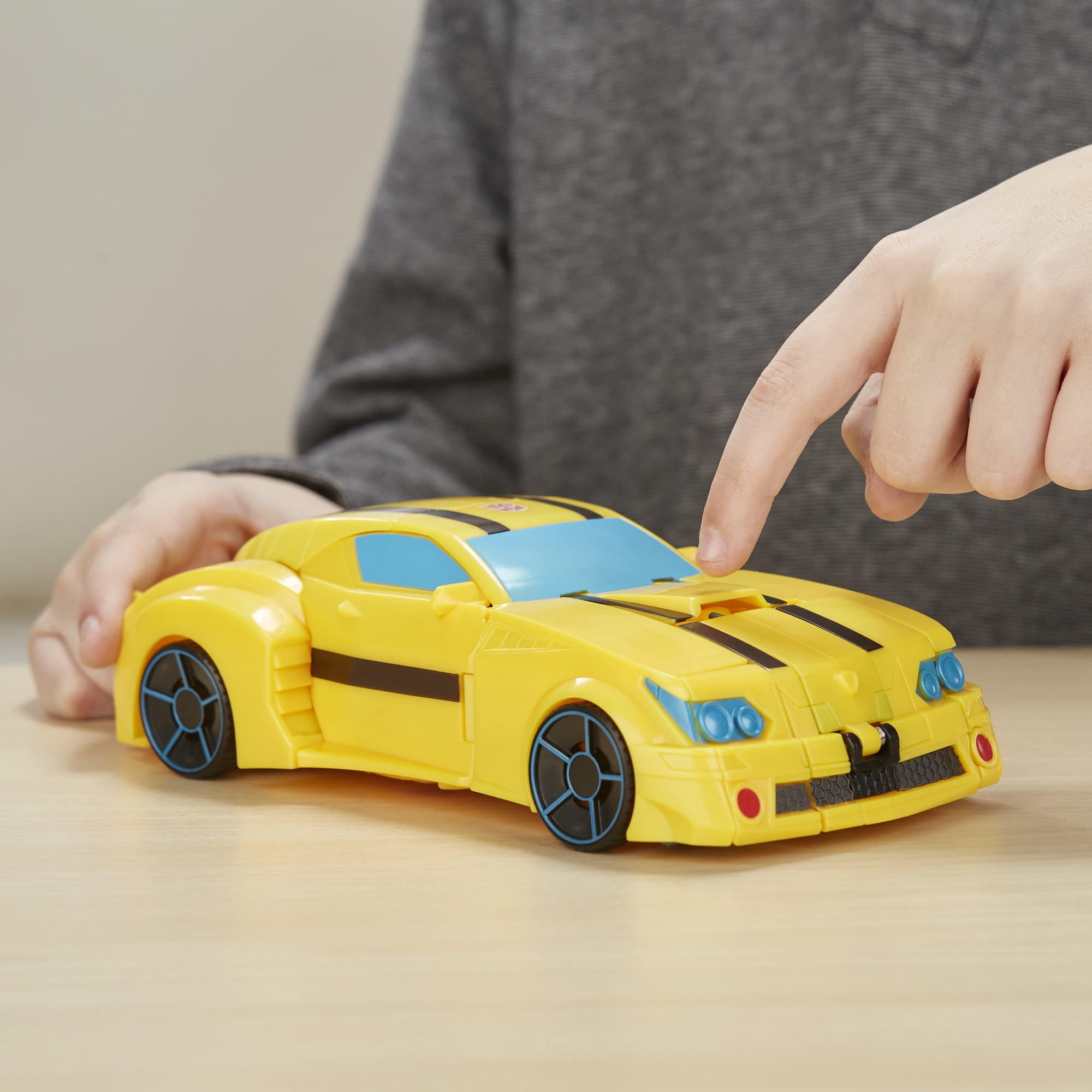 Transformers Cyberverse Action Attackers: Ultimate Class Bumblebee