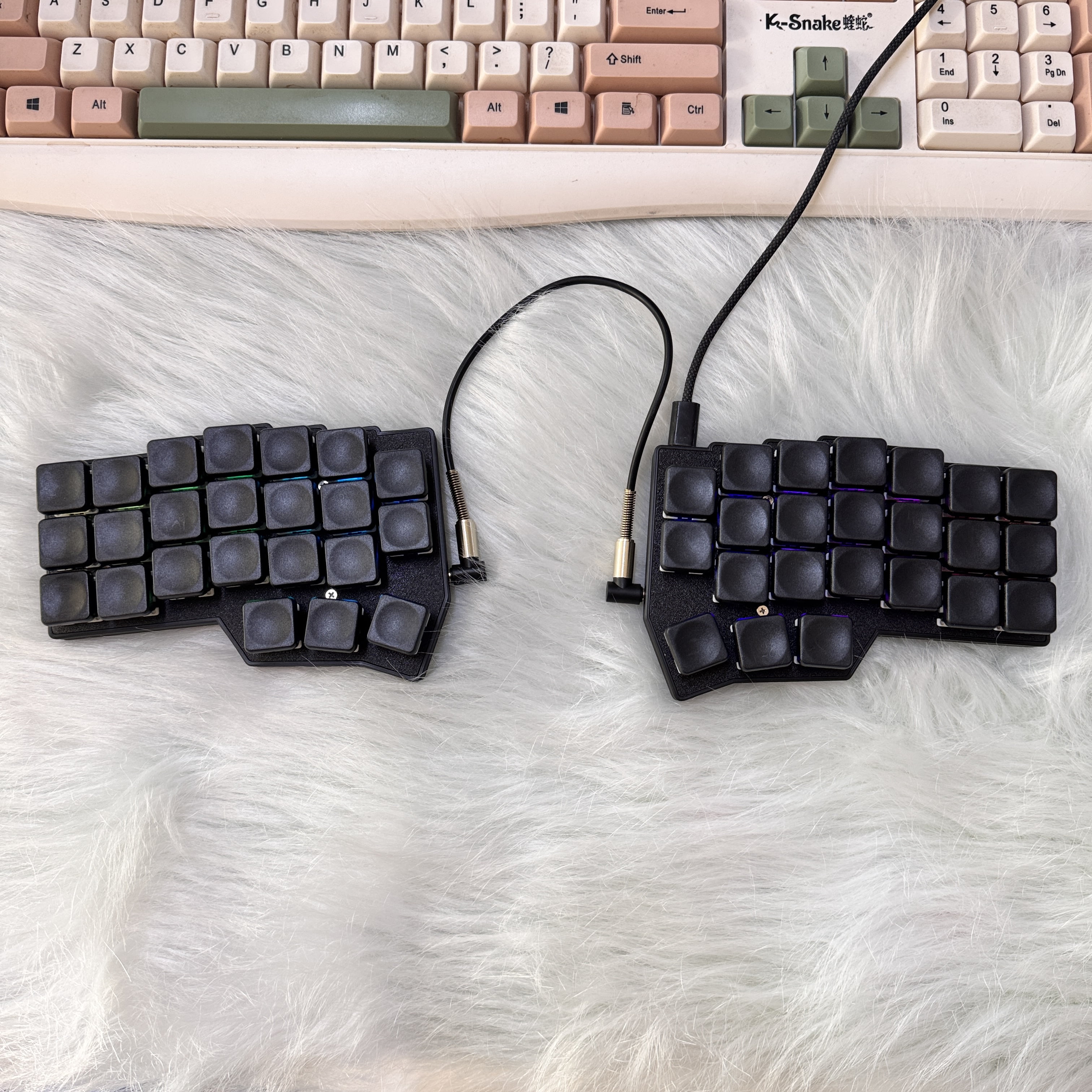 Corne V4 Split Ergonomic Mechanical Keyboard with Low-Profile Keycaps, Hot-Swappable PCB and QMK/VIA Programmable RGB
